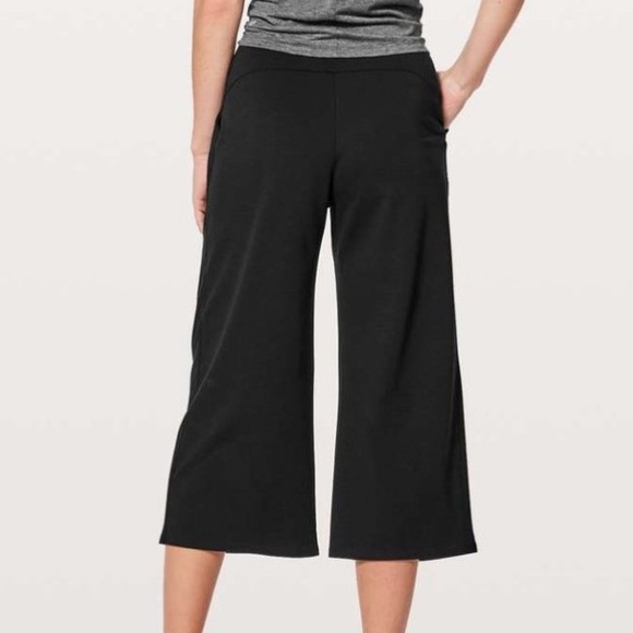 NEW Lululemon Can You Feel The Pleat Crop *21" size 4 - Picture 7 of 8